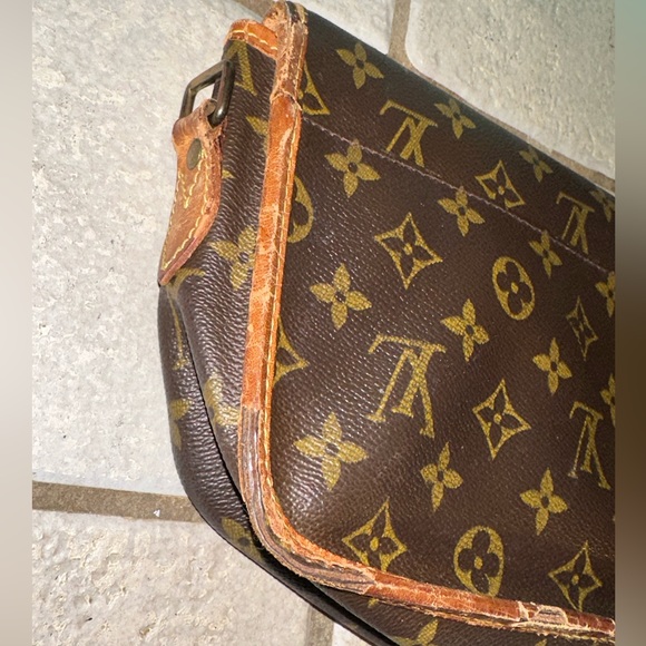 Louis Vuitton Clutch/Crossbody - Picture 5 of 13